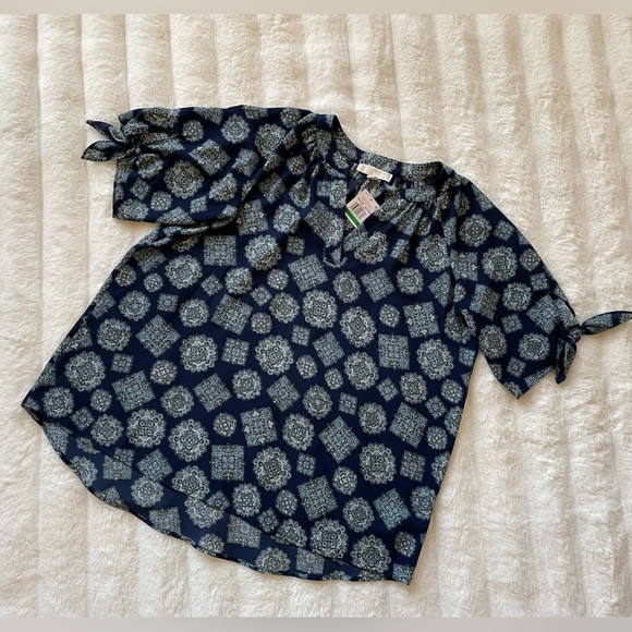 Michael Kors Blouse. - Picture 1 of 7